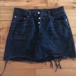 black levi ‘s distressed skirt
